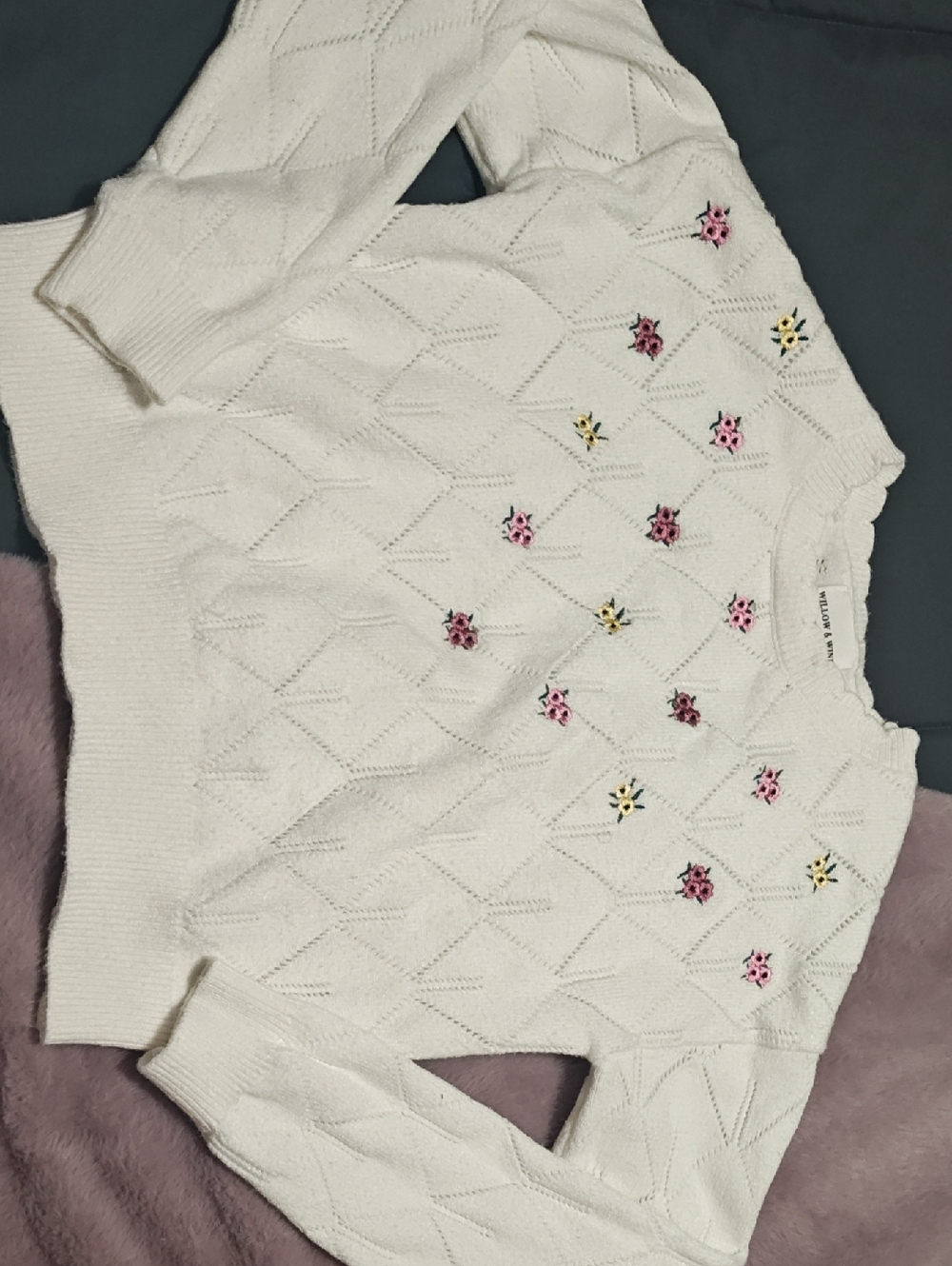 Crewneck Cream Sweater with Delicate Floral Embroidery